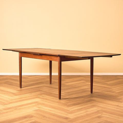 Danskt matbord i teak