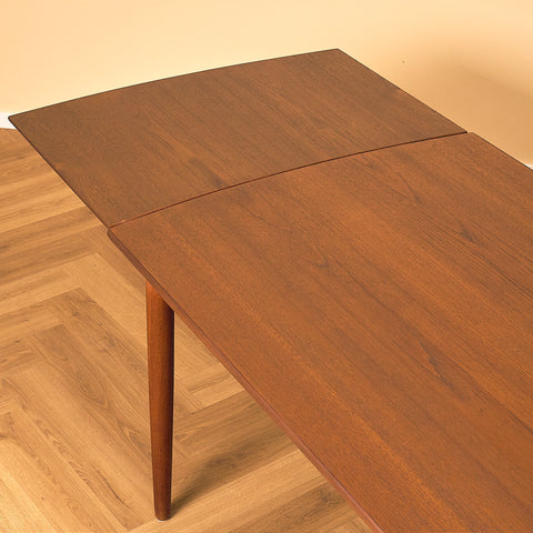 Danskt matbord i teak