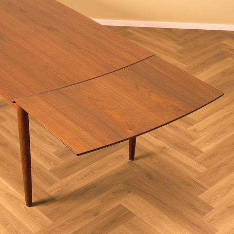 Danskt matbord i teak