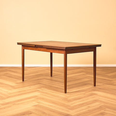Danskt matbord i teak
