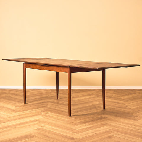 Danskt matbord i teak