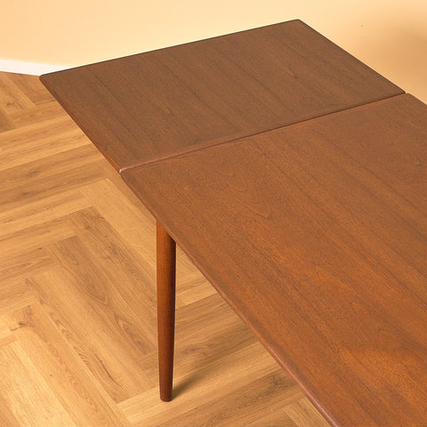 Danskt matbord i teak