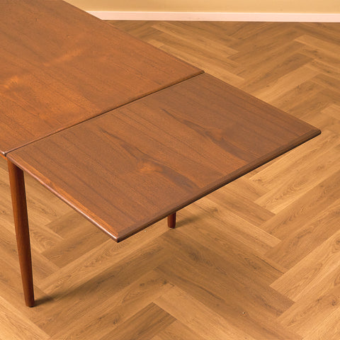 Danskt matbord i teak