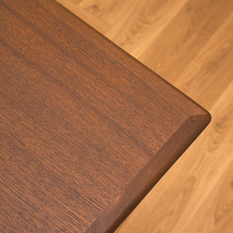 Danskt matbord i teak