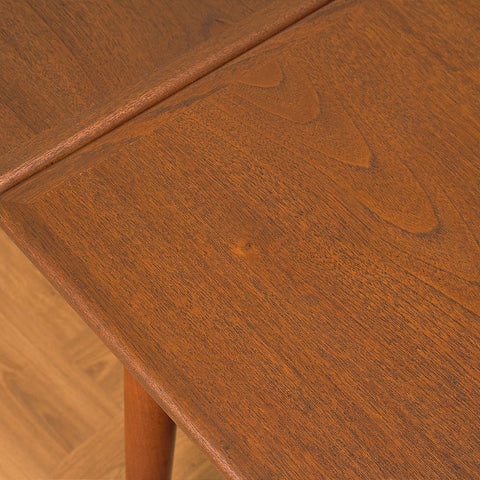Danskt matbord i teak