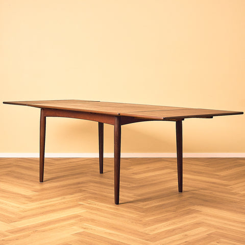 Danskt matbord i teak och valnöt