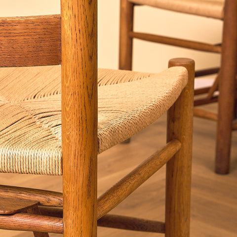 Danska matstolar i massiv ek av Viggo Hardie-Fischer för Sorø Stolefabrik