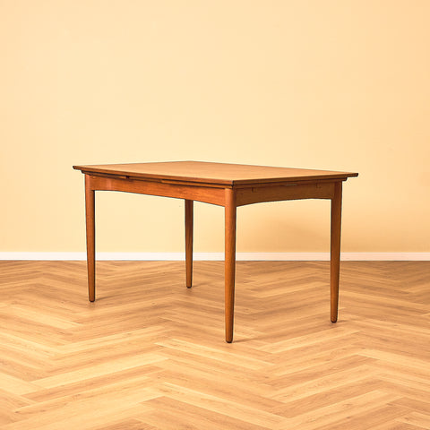 Danskt matbord i teak