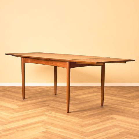 Danskt matbord i teak