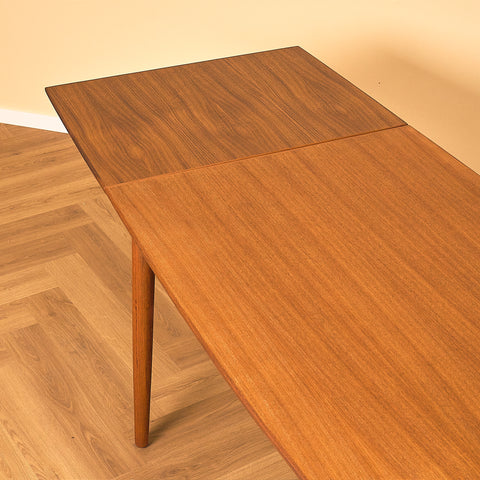 Danskt matbord i teak