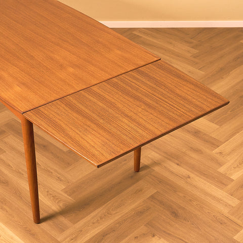 Danskt matbord i teak