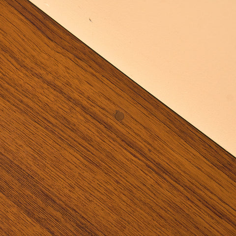 Svenskt sidobord i teak och ek