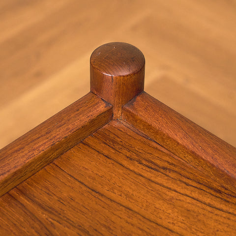 Danskt sidobord i teak