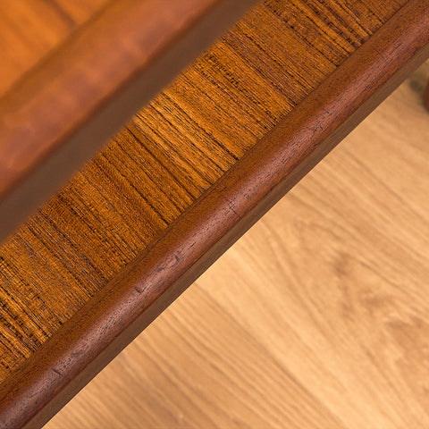 Danskt sidobord i teak