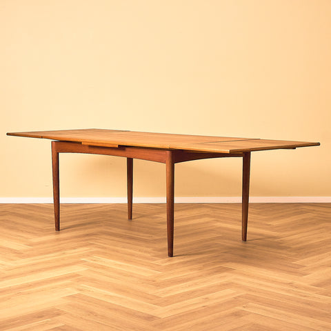 Danskt matbord i teak
