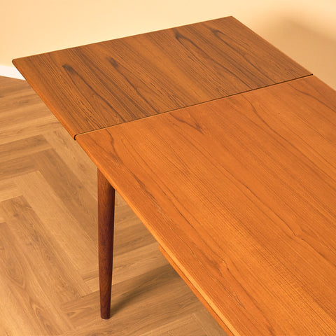 Danskt matbord i teak