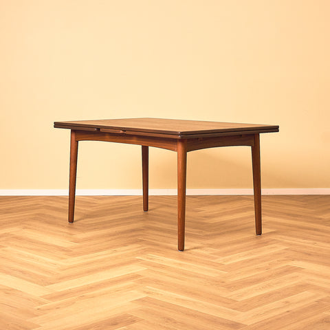 Danskt matbord i teak