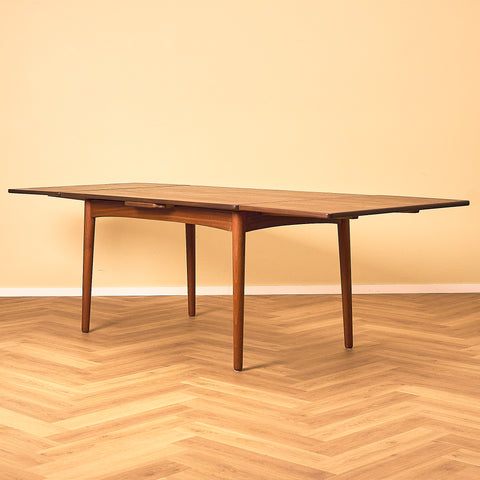 Danskt matbord i teak