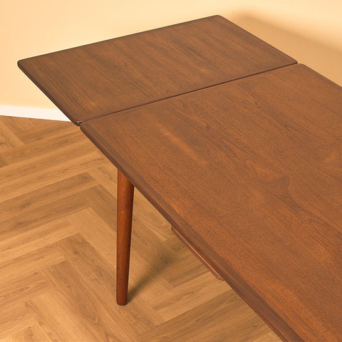 Danskt matbord i teak