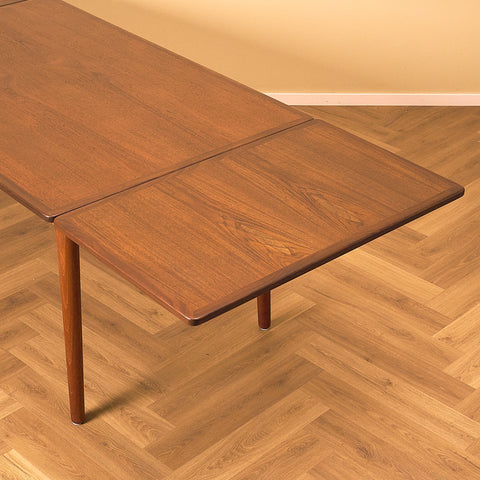 Danskt matbord i teak