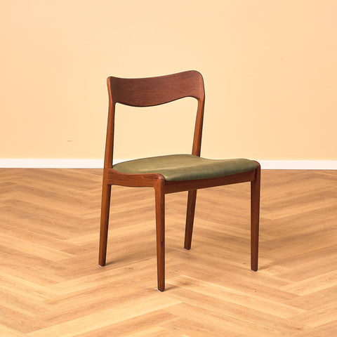 Danish set of 8 dining chairs in teak