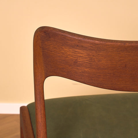 Danish set of 8 dining chairs in teak