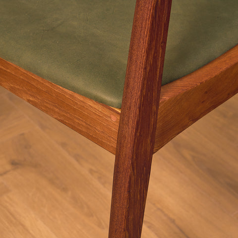 Danish set of 8 dining chairs in teak