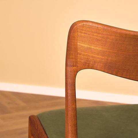 Danish set of 8 dining chairs in teak