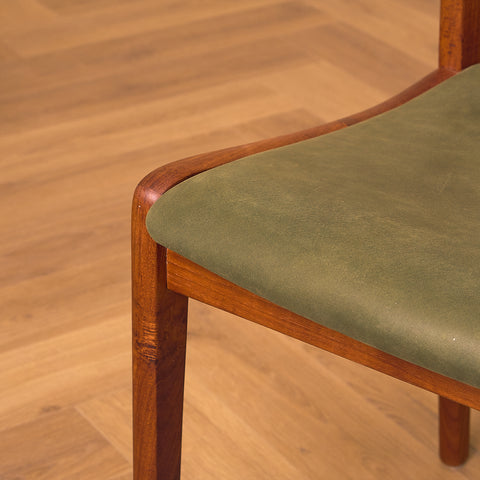 Danish set of 8 dining chairs in teak