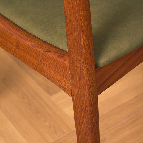 Danish set of 8 dining chairs in teak