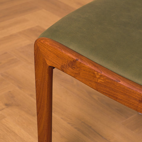 Danish set of 8 dining chairs in teak