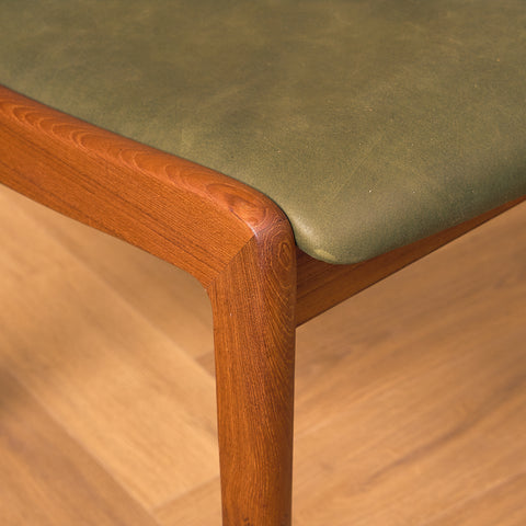 Danish set of 8 dining chairs in teak