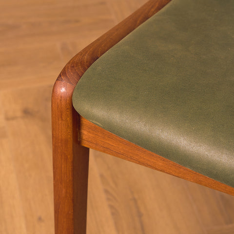 Danish set of 8 dining chairs in teak
