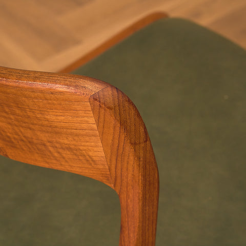 Danish set of 8 dining chairs in teak