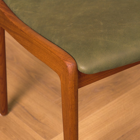 Danish set of 8 dining chairs in teak