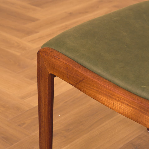 Danish set of 8 dining chairs in teak