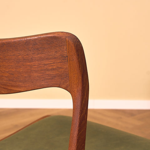Danish set of 8 dining chairs in teak