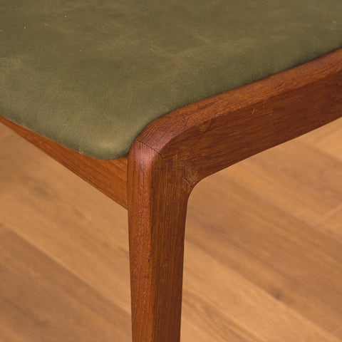 Danish set of 8 dining chairs in teak