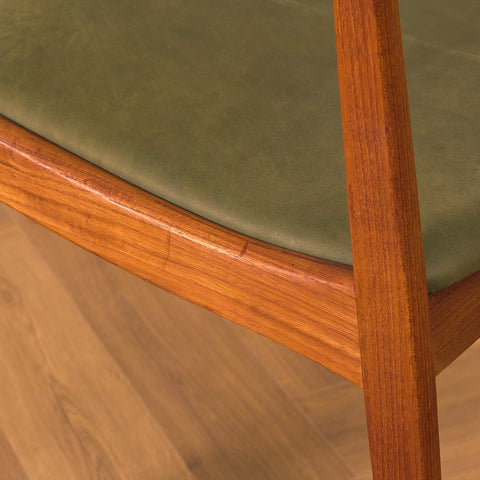 Danish set of 8 dining chairs in teak