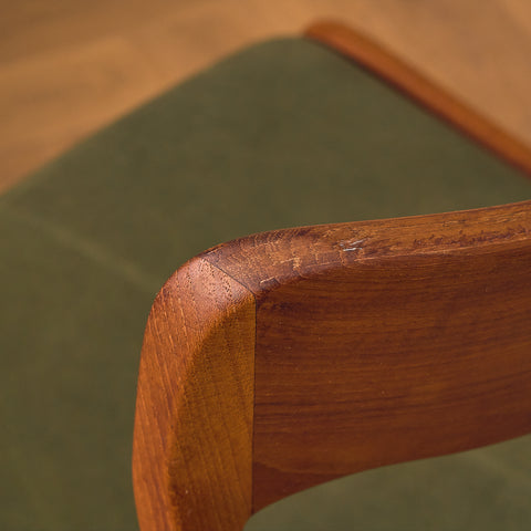 Danish set of 8 dining chairs in teak