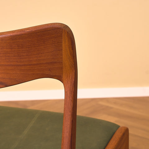 Danish set of 8 dining chairs in teak