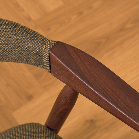 Danska matfåtöljer i valnöt, modell 213, av Thomas Harlev för Farstrup