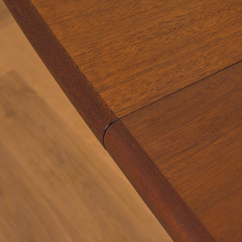 Danish oval dining table in mahogany by Skovby