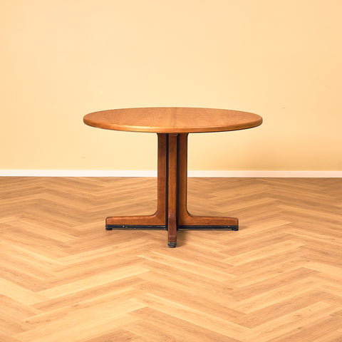 Danish round dining table in cherry