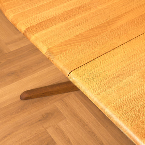 Danish dining table in solid oak by Skovby Møbelfabrik