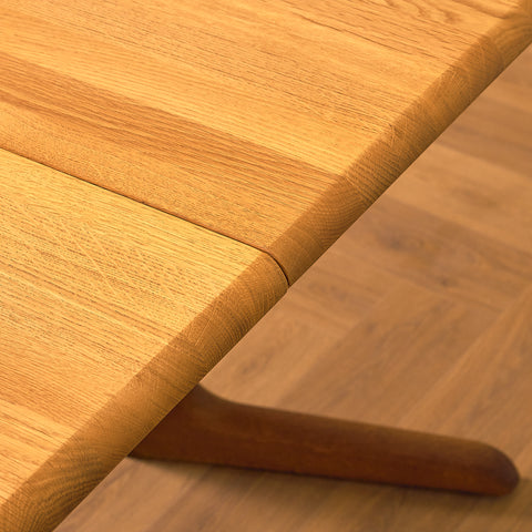 Danish dining table in solid oak by Skovby Møbelfabrik