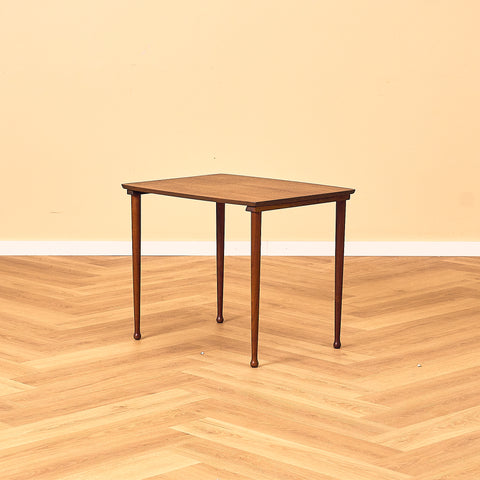 Svenskt sidobord i teak
