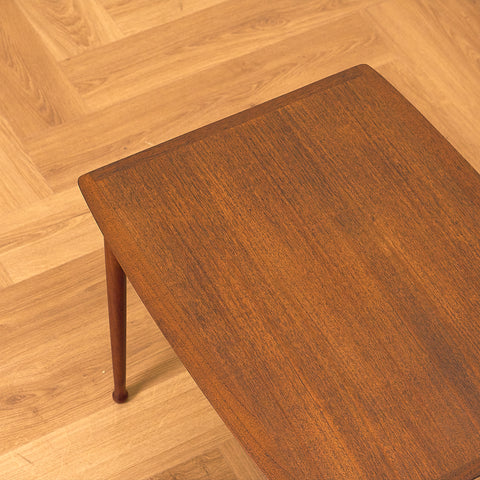 Svenskt sidobord i teak