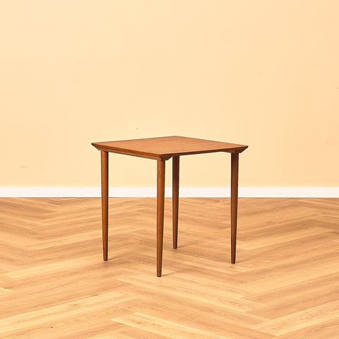 Svenskt sidobord i teak