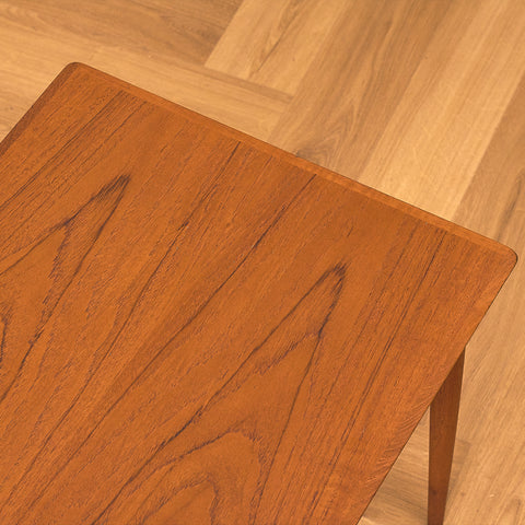 Svenskt sidobord i teak